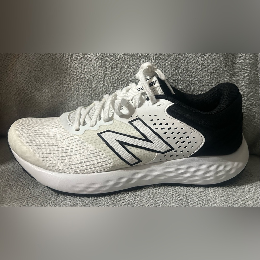 NEW New Balance Mens 520 V7 Running Shoes White Black Sneakers Sz 9.5 D